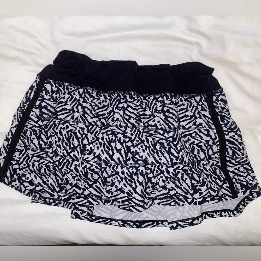 Size 10 Lululemon workout/ athleisure skort